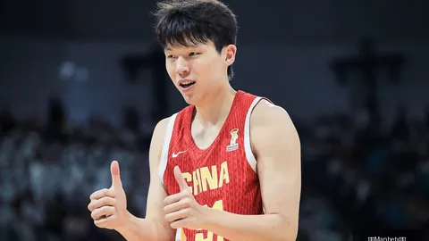 吧友票选在线娱乐平台：新赛季30强球星大揭晓，4巨星是谁